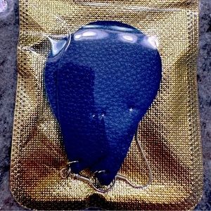 New pho leather earrings